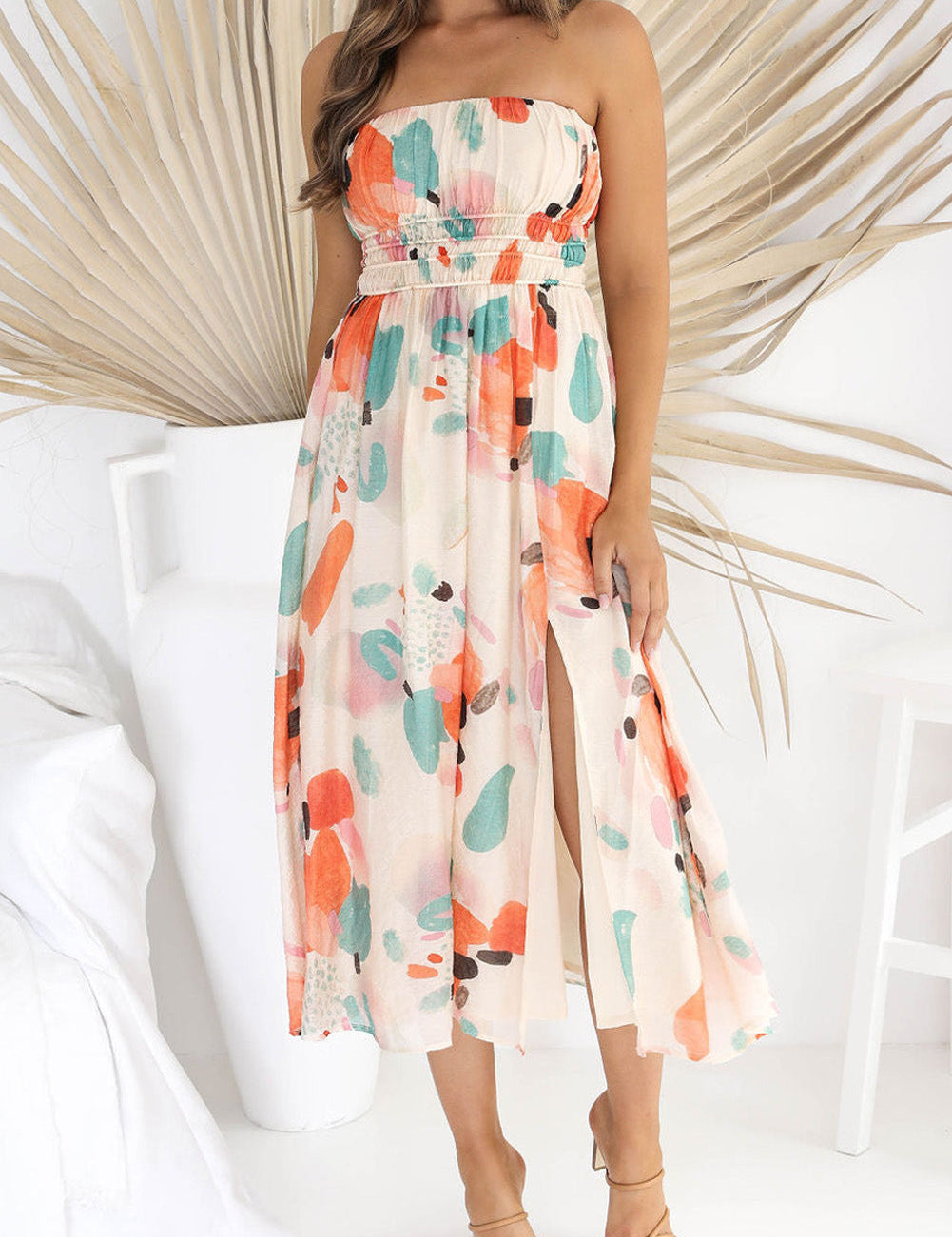 Lange Jurk met Abstracte print in de kleur Oranje voor dames in stijl ideaal voor de lente.