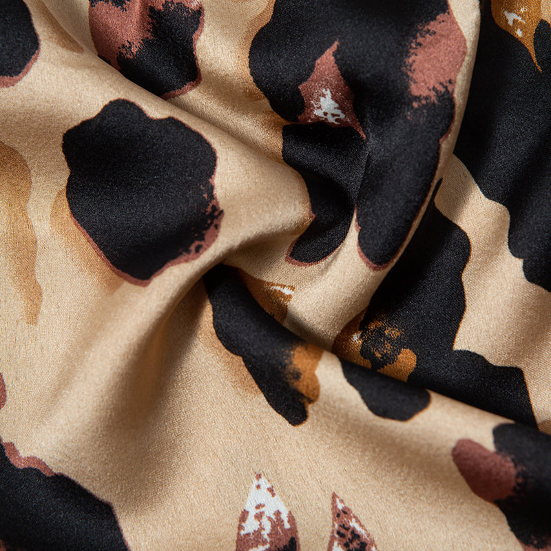 Luxe dames top met luipaardprint in de kleur Luipaard voor dames in stijl ideaal voor de herfst.