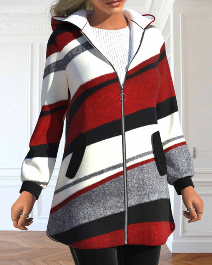 Mantel met capuchon en ritssluiting in de kleur Rood voor dames in stijl ideaal voor de herfst.