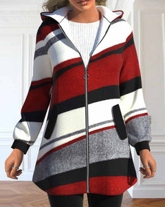 Mantel met capuchon en ritssluiting in de kleur Rood voor dames in stijl ideaal voor de herfst.