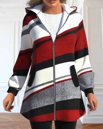 Mantel met capuchon en ritssluiting in de kleur Rood voor dames in stijl ideaal voor de herfst.