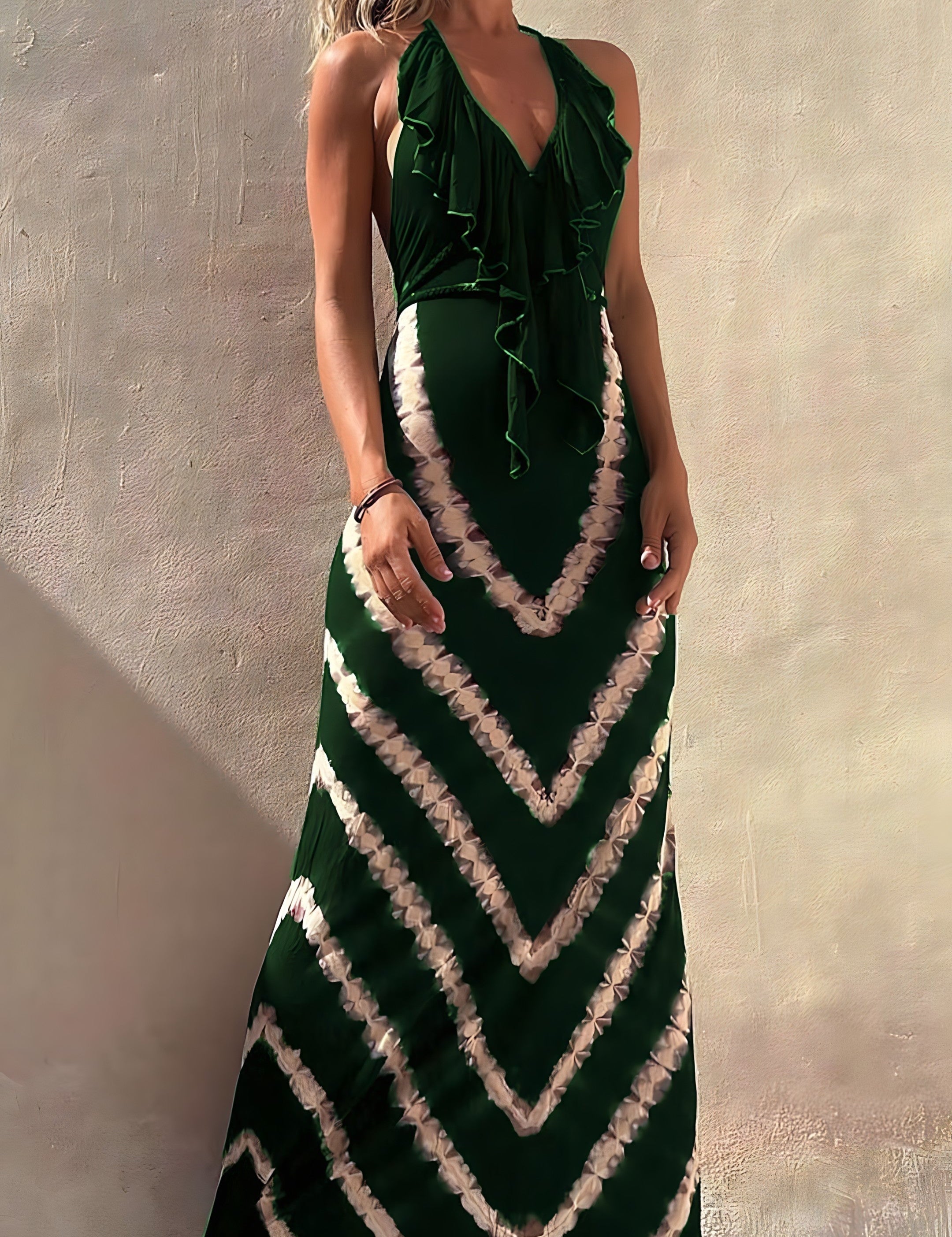 Mouwloze Maxi Jurk met V-halslijn in de kleur Donkergroen voor dames in stijl ideaal voor de lente.
