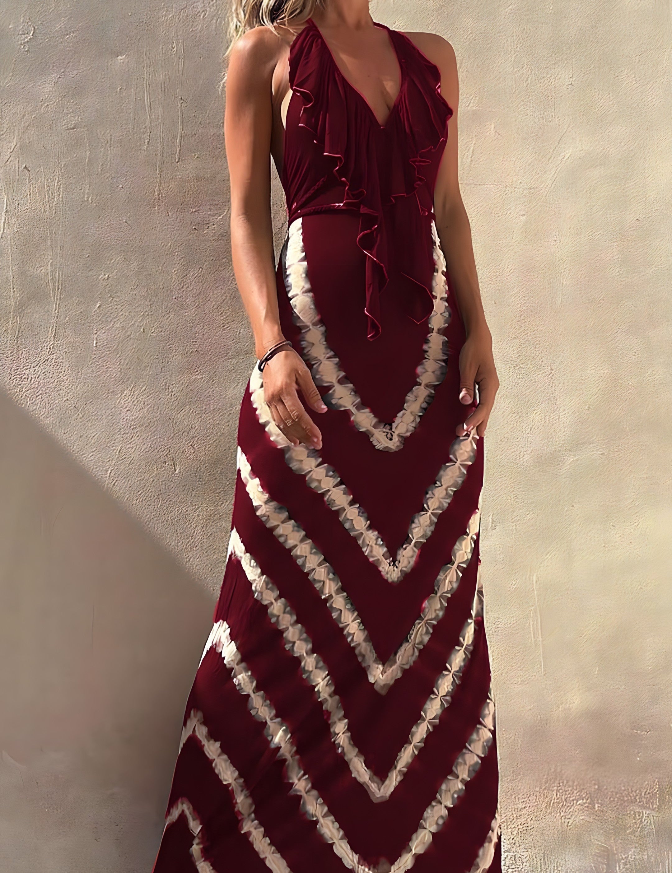Mouwloze Maxi Jurk met V-halslijn in de kleur Wijnrood voor dames in stijl ideaal voor de lente.