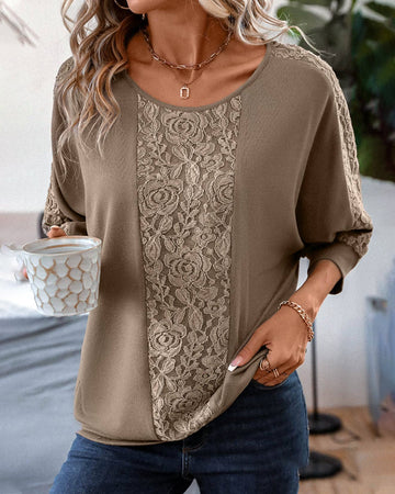 Relaxte top met kanten patchwork in de kleur Bruin voor dames in Lounge stijl ideaal voor de herfst.