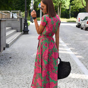 Valeria | V-hals Jurk in de kleur Groen/Roze voor dames in stijl ideaal voor de lente.