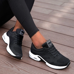 Walkers | Orthopedische Vrouwen Loop Schoenen in de kleur Zwart voor dames in stijl geschikt voor alle seizoenen.