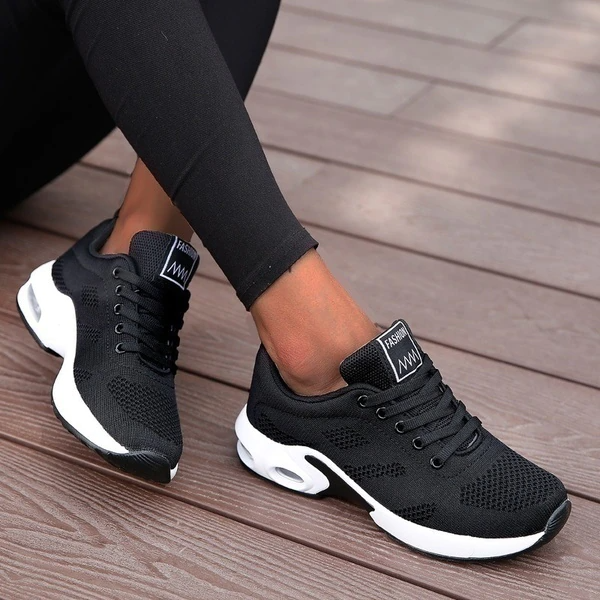 Walkers | Orthopedische Vrouwen Loop Schoenen in de kleur Zwart voor dames in stijl geschikt voor alle seizoenen.
