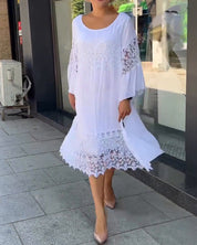 Witte zomerse jurk in de kleur Wit voor dames in stijl ideaal voor de lente.